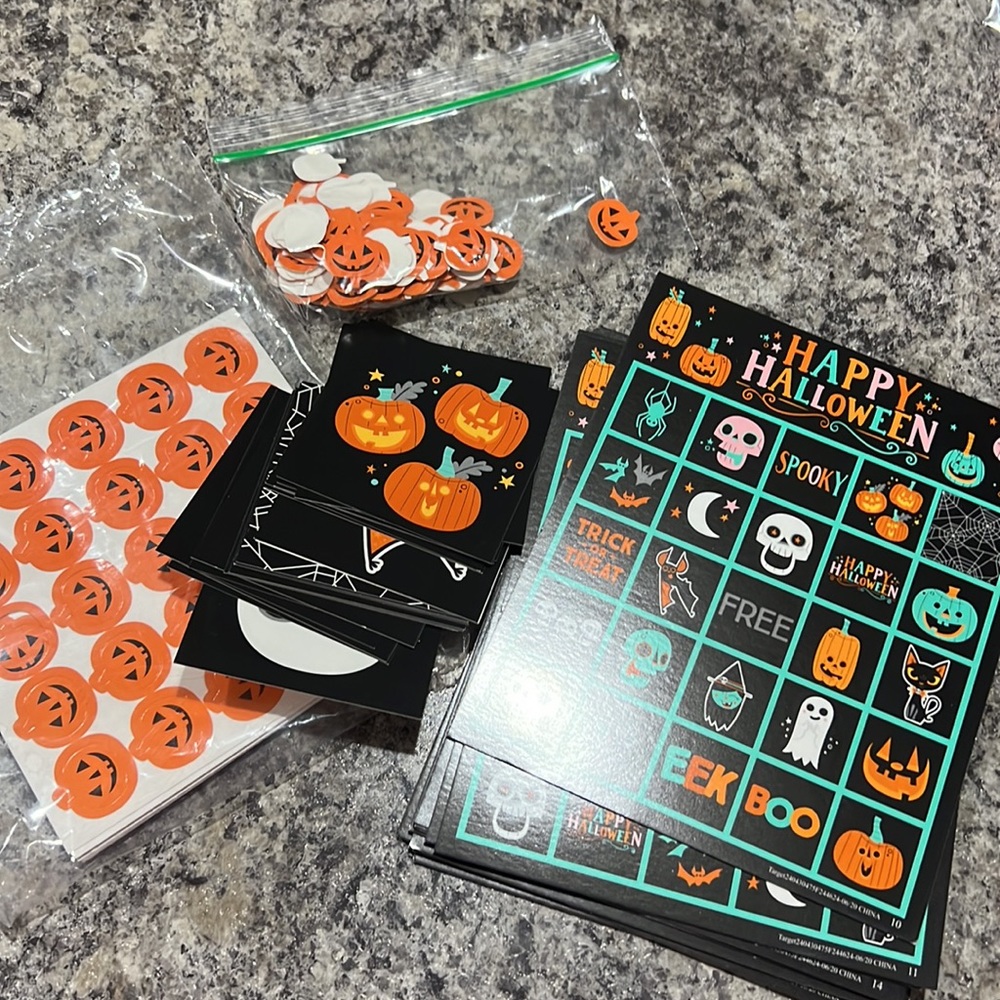 Halloween Party Accessories Sunglasses Costume Spooky Bingo Games Candy Bags - Picture 5 of 9